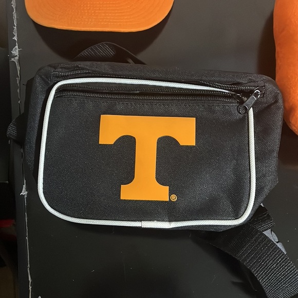 Tennessee Vols SnapBack, Fanny Pack, Travel Pillow - Picture 10 of 10